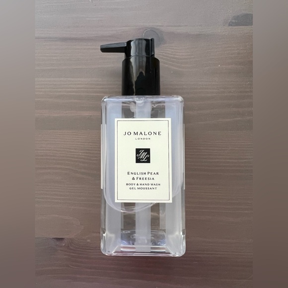 Jo Malone English Pear and Fressia Body and Hand Wash 8.5oz/ 250ml - Picture 1 of 3